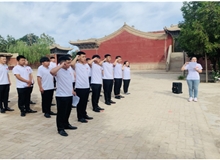 “緬懷先烈，瞻仰紅色文化”